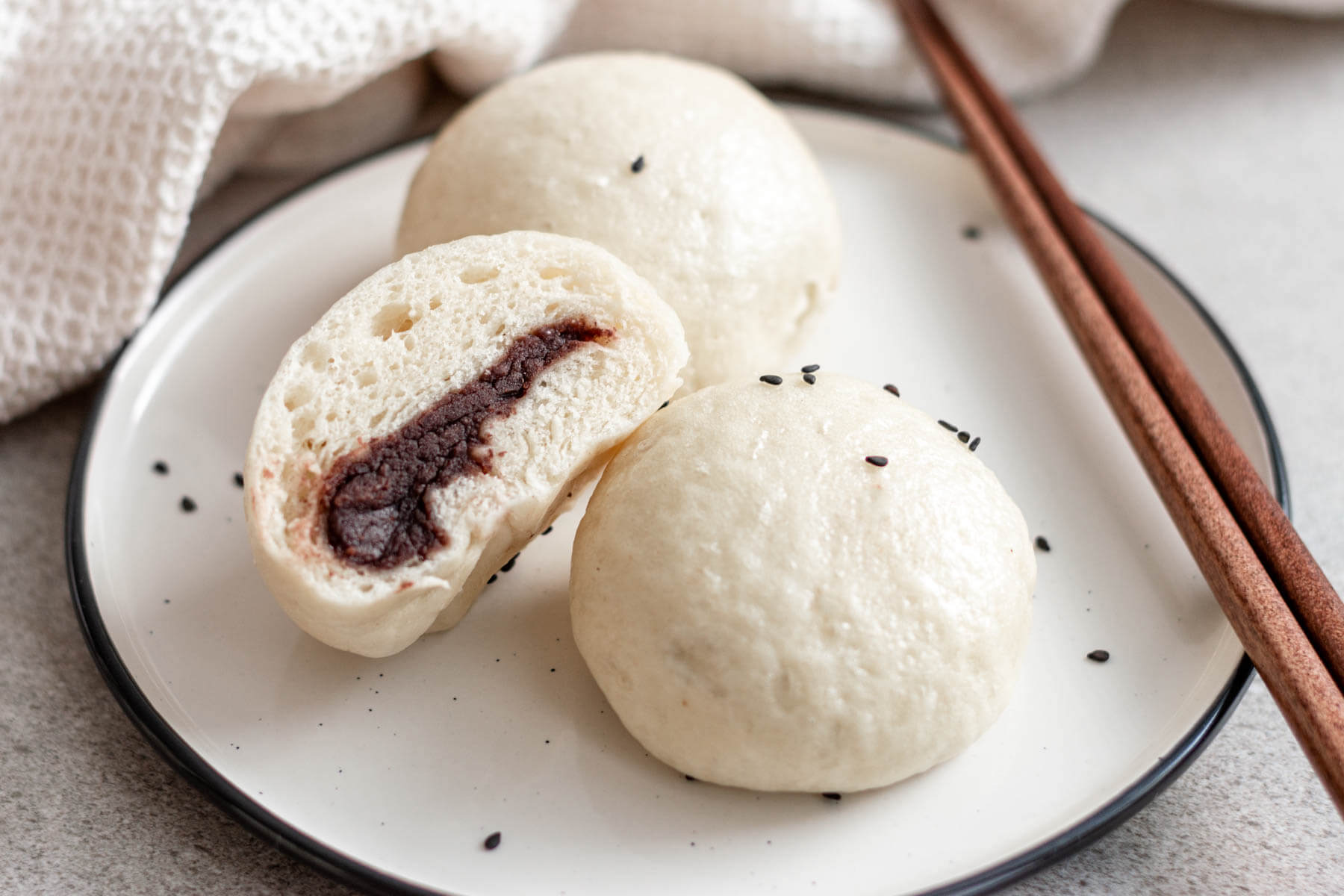 Baozi (steamed bun with filling)